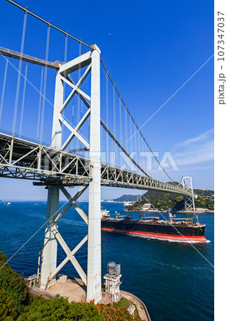 山口県/ 壇ノ浦パーキングエリアから見る関門橋 107347037