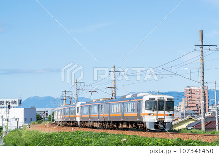 【関西本線】名古屋方面へ向かう普通列車 【関西本線】名古屋方面へ向かう普通列車 107348450