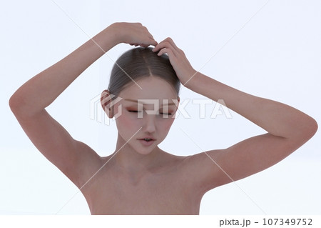 髪を触る女性 髪を触る女性 107349752