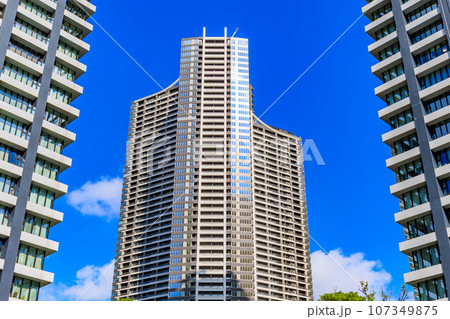 東京　中央区 勝どきの都市風景　パークタワー勝どきサウスとドゥ・トゥール イースト 107349875