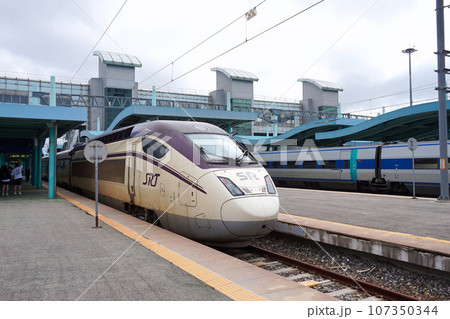 【韓国 木浦市】木浦駅に停車しているSRT車両 107350344