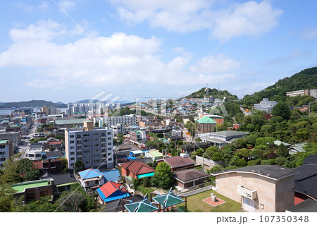 【韓国 木浦市】木浦旧市街の町並み(露積峰からの眺望) 107350348