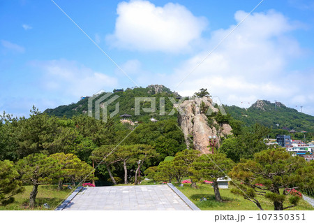 【韓国 木浦市】市立公園から見た儒達山(ユダルサン) 【韓国 木浦市】市立公園から見た儒達山(ユダルサン) 107350351