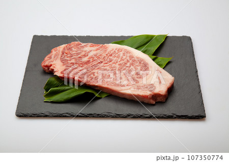 肉好きにはたまらん!!霜降り国産高級サーロインステーキ 肉好きにはたまらん!!霜降り国産高級サーロインステーキ 107350774