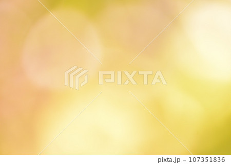 オレンジ系　背景素材 107351836