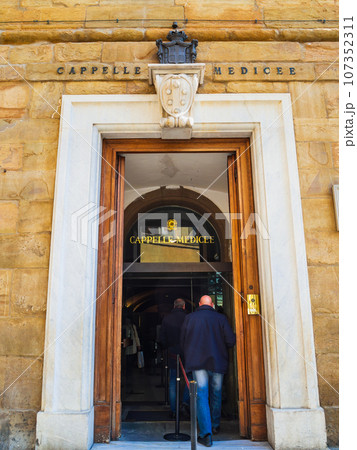 フィレンツェ メディチ家礼拝堂 入口 フィレンツェ メディチ家礼拝堂 入口 107352311