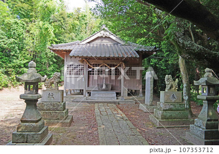 福岡県遠賀郡の島津・丸山歴史自然公園傍にある伊豆神社 福岡県遠賀郡の島津・丸山歴史自然公園傍にある伊豆神社 107353712