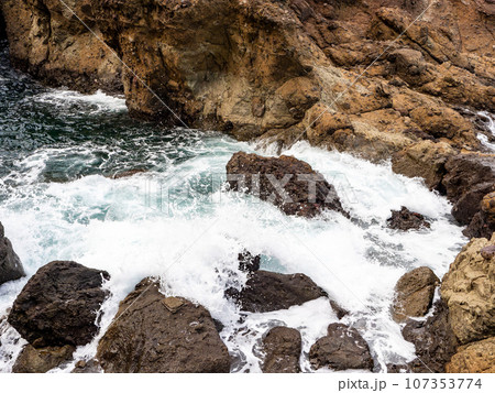 夏の日本海 由良海岸白山島のさわやかな景色 夏の日本海 由良海岸白山島のさわやかな景色 107353774