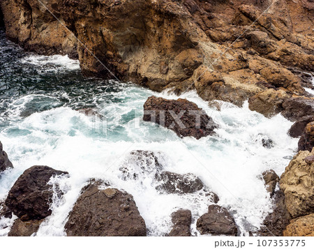 夏の日本海 由良海岸白山島のさわやかな景色 夏の日本海 由良海岸白山島のさわやかな景色 107353775