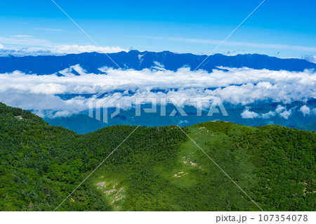 長野県の日本百名山塩見岳登山 烏帽子岳から見る中央アルプス 長野県の日本百名山塩見岳登山 烏帽子岳から見る中央アルプス 107354078