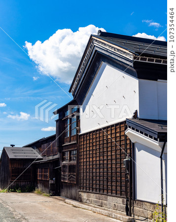 真夏に訪れた旅情豊かな古い街並みの景色 秋田県増田町 真夏に訪れた旅情豊かな古い街並みの景色 秋田県増田町 107354464