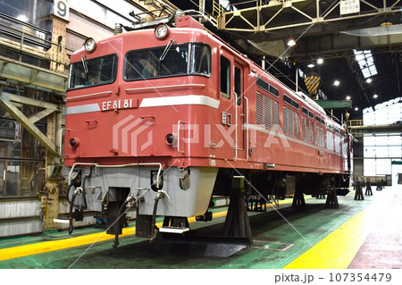 秋田で整備中のEF81形電気機関車（EF81形81号機）の写真素材