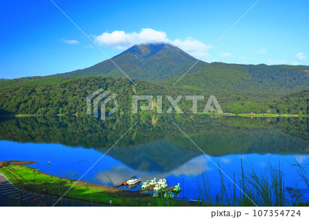 【宮崎県】高千穂峰と御池（霧島連峰） 107354724