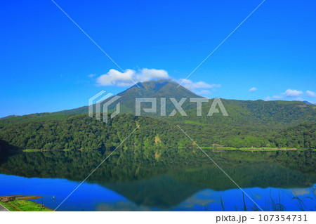 【宮崎県】高千穂峰と御池（霧島連峰） 107354731