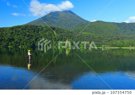 【宮崎県】高千穂峰と御池(霧島連峰) 【宮崎県】高千穂峰と御池(霧島連峰) 107354750