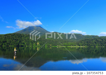 【宮崎県】高千穂峰と御池（霧島連峰） 107354753