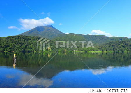 【宮崎県】高千穂峰と御池（霧島連峰） 107354755