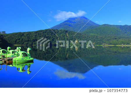 【宮崎県】高千穂峰と御池（霧島連峰） 107354773