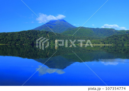 【宮崎県】高千穂峰と御池（霧島連峰） 107354774