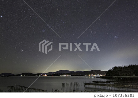瀬戸内の冬の星景　南西の空のオリオン座 107356283