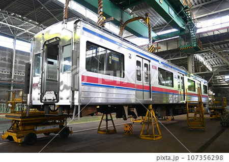 車両基地で整備中の京成電鉄3700形 車両基地で整備中の京成電鉄3700形 107356298