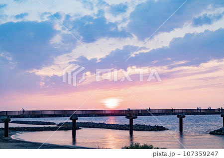 新潟　夕凪の橋 107359247