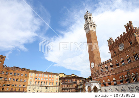 Piazza del campo, Siena, Italy 107359922