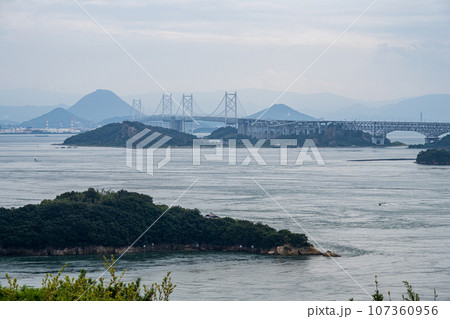 とても大きくて美しい日本の瀬戸大橋 とても大きくて美しい日本の瀬戸大橋 107360956