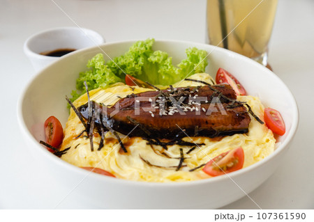 鰻丼 107361590