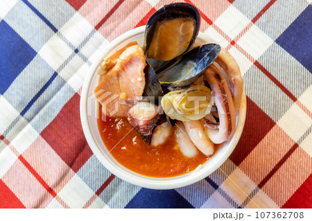 パスタ用の魚介のペスカトーレ（テイクアウト） 107362708