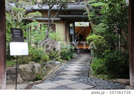 京都のまちなみ　祇園・東山エリア　産寧坂(三年坂)　MACCHA HOUSE 抹茶館 京都清水産寧坂 107362739