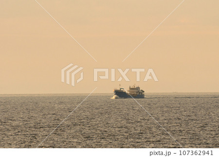 五島灘、角力灘、大角力の夕景 107362941