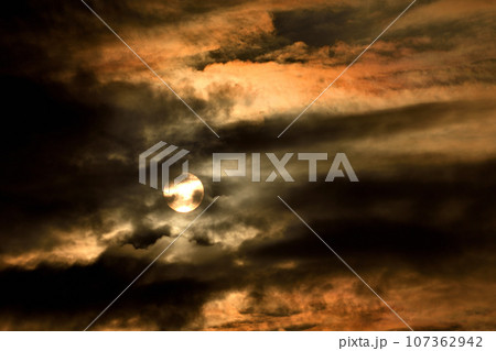 五島灘、角力灘、大角力の夕景 107362942