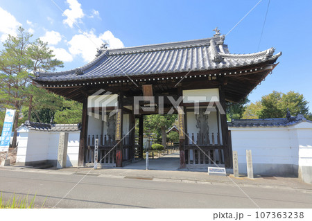 四国八十八箇所霊場第72番札所「曼荼羅寺」仁王門 四国八十八箇所霊場第72番札所「曼荼羅寺」仁王門 107363238