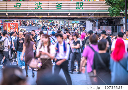 日本の東京都市景観 9月。全国・47都道府県/減↓。華やかな…賑わう渋谷駅前。マ無し、感染爆発はない 日本の東京都市景観 9月。全国・47都道府県/減↓。華やかな…賑わう渋谷駅前。マ無し、感染爆発はない 107363854