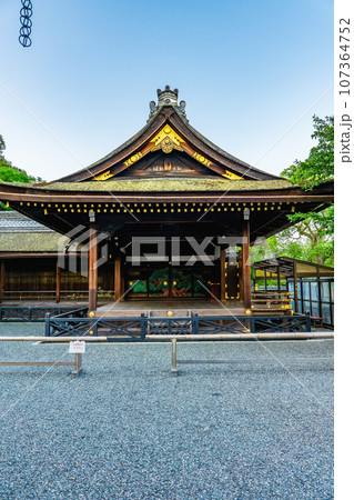 京都市伏見区の伏見稲荷大社　神楽殿 107364752