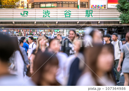 日本の東京都市景観 9月。全国・47都道府県/減↓。脱コロナ…賑わう渋谷駅前。マ無し、感染爆発はない 日本の東京都市景観 9月。全国・47都道府県/減↓。脱コロナ…賑わう渋谷駅前。マ無し、感染爆発はない 107364986