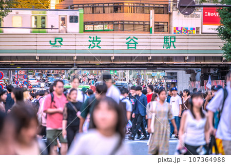 日本の東京都市景観 9月。全国・47都道府県/減↓。脱コロナ…賑わう渋谷駅前。マ無し、感染爆発はない 日本の東京都市景観 9月。全国・47都道府県/減↓。脱コロナ…賑わう渋谷駅前。マ無し、感染爆発はない 107364988