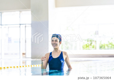 プール施設にて プール施設にて 107365064