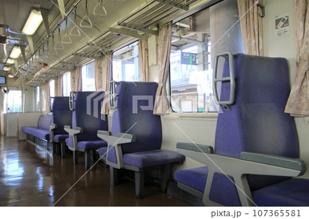 【JR東日本】キハ110形の車内（飯山線：十日町駅） 107365581