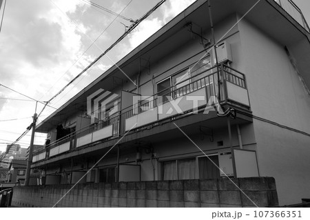古いアパート 古いアパート 107366351