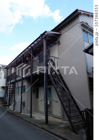 古いアパート 107366353