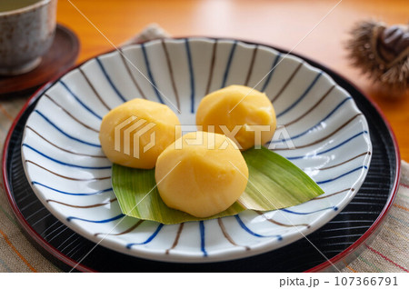 和菓子 芋あん団子 和菓子 芋あん団子 107366791
