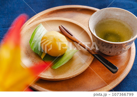 和菓子 芋あん団子 和菓子 芋あん団子 107366799