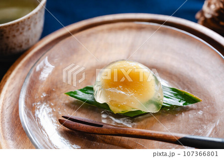 プルプルの栗くず餅 プルプルの栗くず餅 107366801