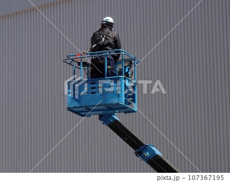 工事現場作業 工事現場作業 107367195