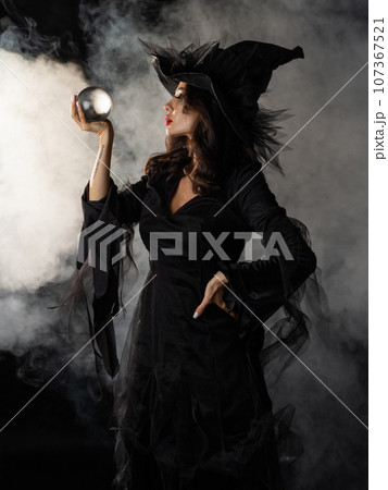 Fortune teller halloween witch 107367521