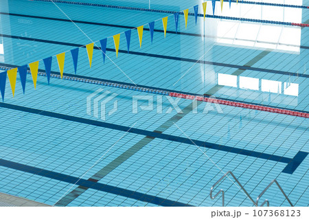 綺麗な50mプール 107368123