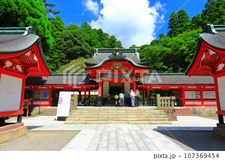 【鹿児島県】晴天の霧島神宮(本殿) 【鹿児島県】晴天の霧島神宮(本殿) 107369454