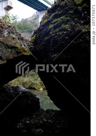 宇佐市（安心院町）　夫婦石 107370871